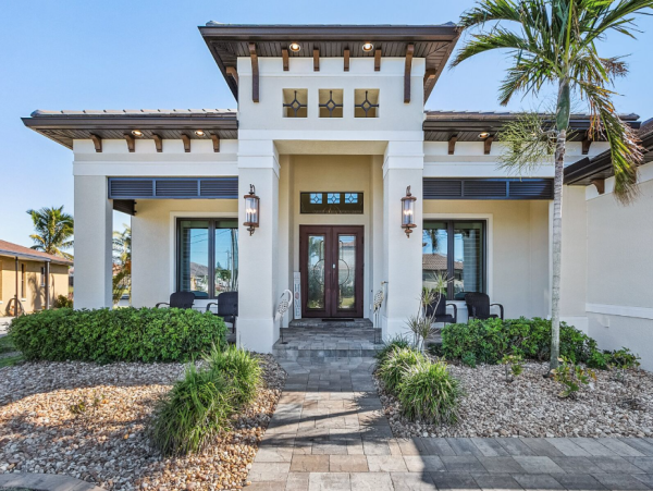 Luxurious Waterfront Retreat - 4 Bedroom Vacation Rental in Cape Coral